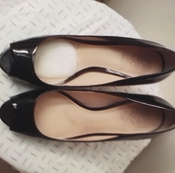 Vince Camuto Peep Toe Black Patent Leather Heels SIZE 8 - Picture 2 of 7